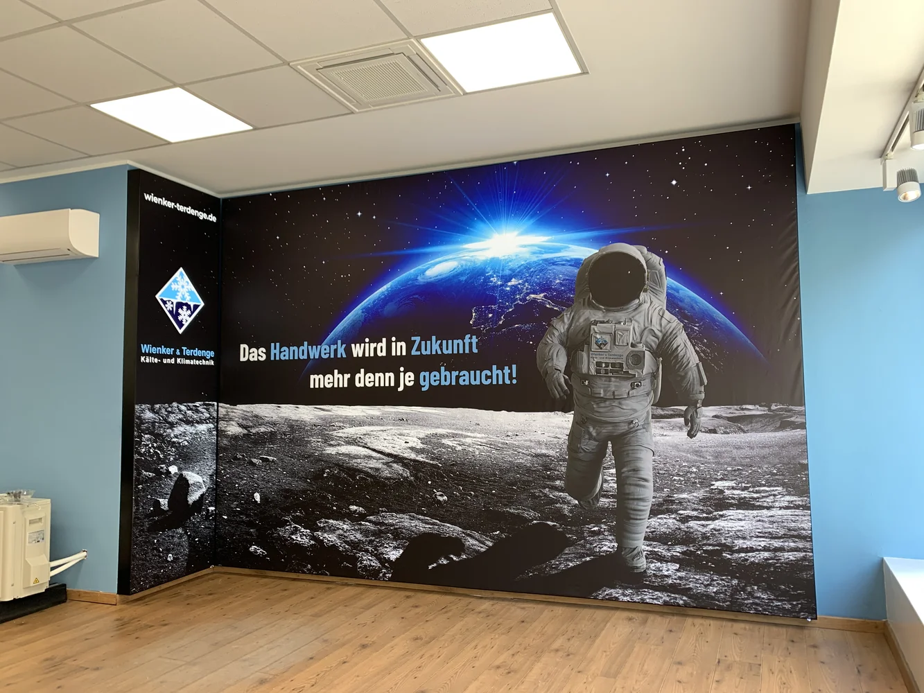 Wandfläche im Aufenthaltsraum eines Handwerksbetriebs
