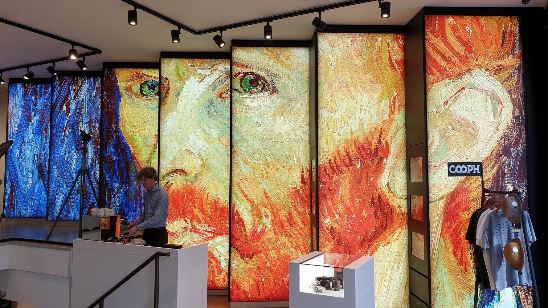 Row of light walls with a painting image