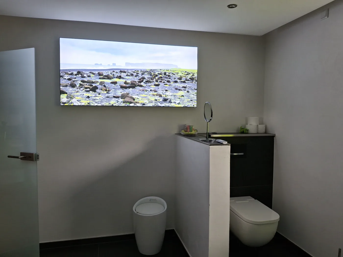Landscape image in the guest toilet